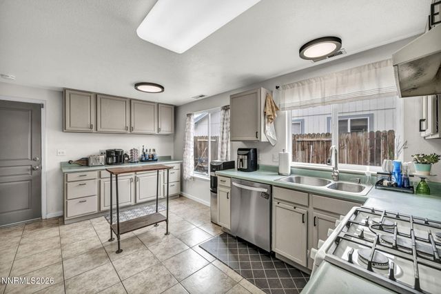 522 Sugarloaf Drive, Dayton, NV 89403