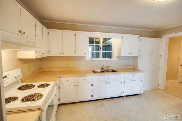 703 Harrison Street, Jerseyville, IL 62052