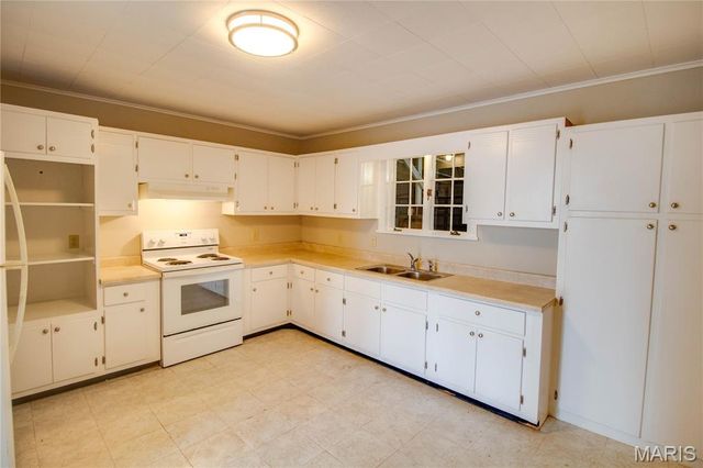 703 Harrison Street, Jerseyville, IL 62052