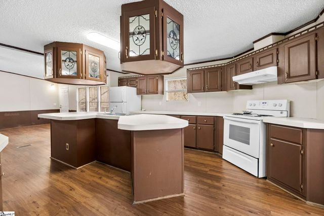 305 River Road, Marietta, SC 29661