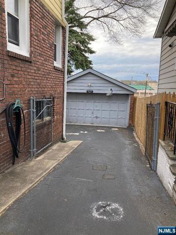 15 Roosevelt Street, North Arlington, NJ 07031