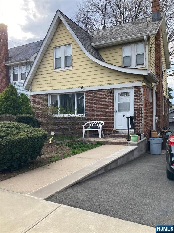 15 Roosevelt Street, North Arlington, NJ 07031