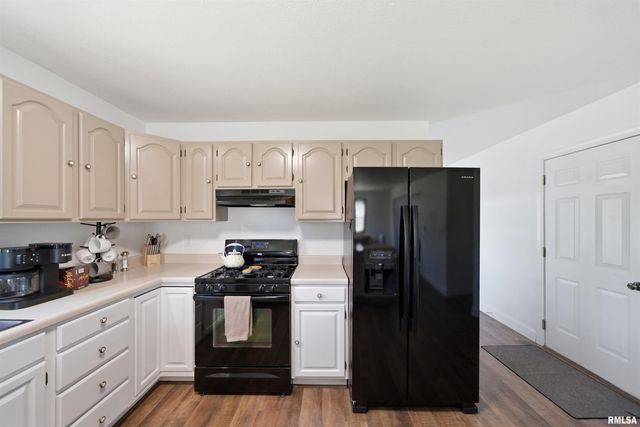 142 LEGION Road, Washington, IL 61571