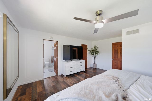 142 LEGION Road, Washington, IL 61571