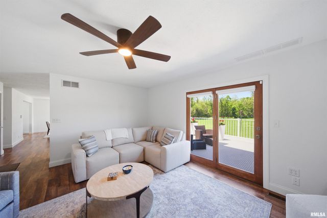 142 LEGION Road, Washington, IL 61571