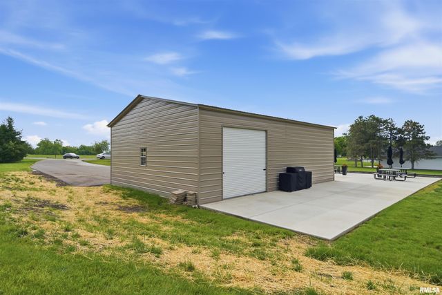 142 LEGION Road, Washington, IL 61571