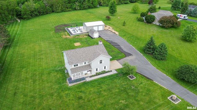 142 LEGION Road, Washington, IL 61571