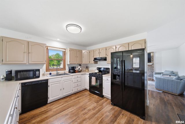 142 LEGION Road, Washington, IL 61571