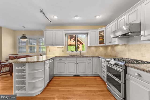 1625 ARROWWOOD DR, Easton, PA 18040