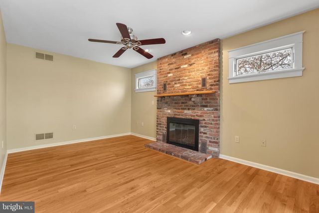 1625 ARROWWOOD DR, Easton, PA 18040