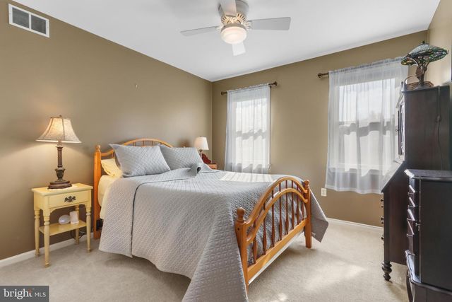 1625 ARROWWOOD DR, Easton, PA 18040
