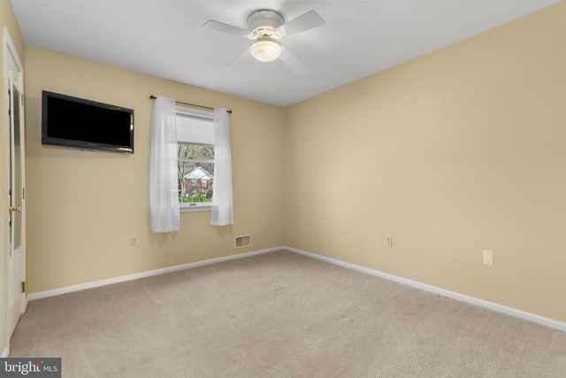 1625 ARROWWOOD DR, Easton, PA 18040