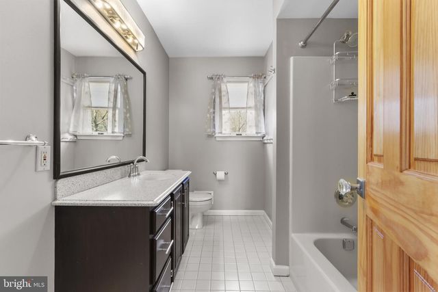 1625 ARROWWOOD DR, Easton, PA 18040