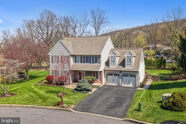 1625 ARROWWOOD DR, Easton, PA 18040