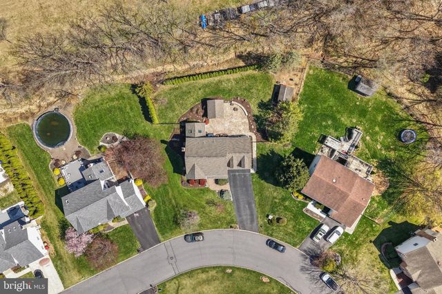1625 ARROWWOOD DR, Easton, PA 18040
