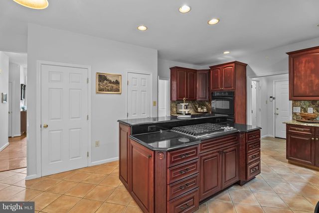 2015 ROSEDALE LN, Huntingtown, MD 20639