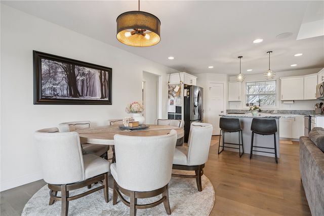 5946 Rock Ridge Dr, Marion, IA 52302