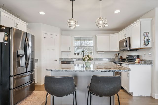 5946 Rock Ridge Dr, Marion, IA 52302