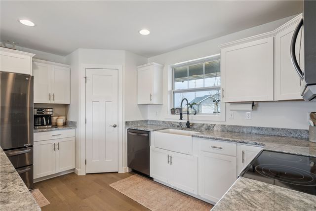 5946 Rock Ridge Dr, Marion, IA 52302