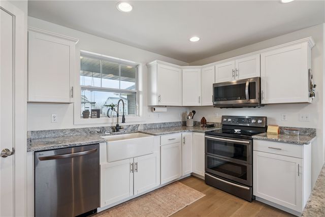 5946 Rock Ridge Dr, Marion, IA 52302