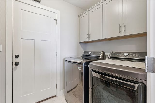 5946 Rock Ridge Dr, Marion, IA 52302