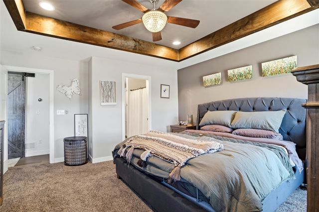 5946 Rock Ridge Dr, Marion, IA 52302