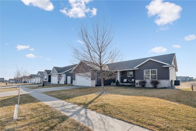 5946 Rock Ridge Dr, Marion, IA 52302