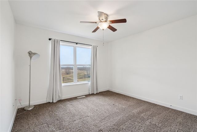 5946 Rock Ridge Dr, Marion, IA 52302