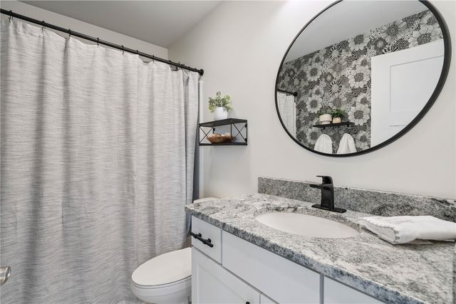 5946 Rock Ridge Dr, Marion, IA 52302