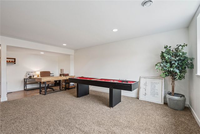 5946 Rock Ridge Dr, Marion, IA 52302