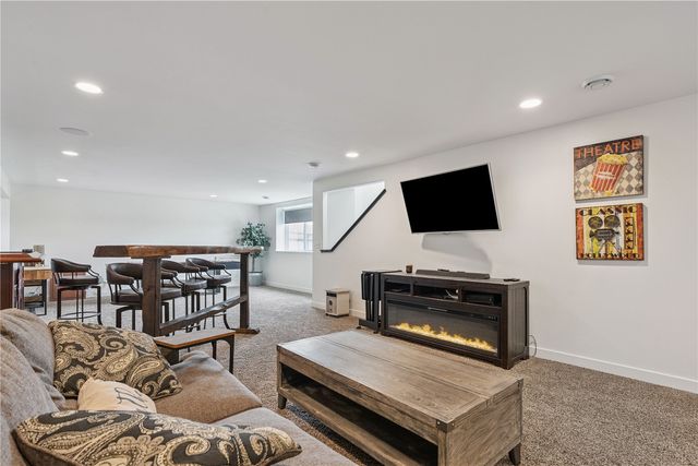 5946 Rock Ridge Dr, Marion, IA 52302