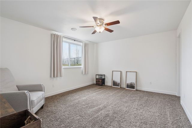 5946 Rock Ridge Dr, Marion, IA 52302