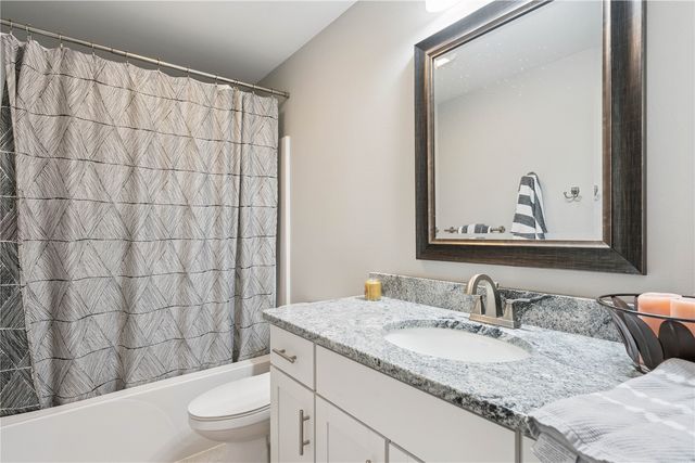 5946 Rock Ridge Dr, Marion, IA 52302