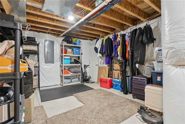 5946 Rock Ridge Dr, Marion, IA 52302