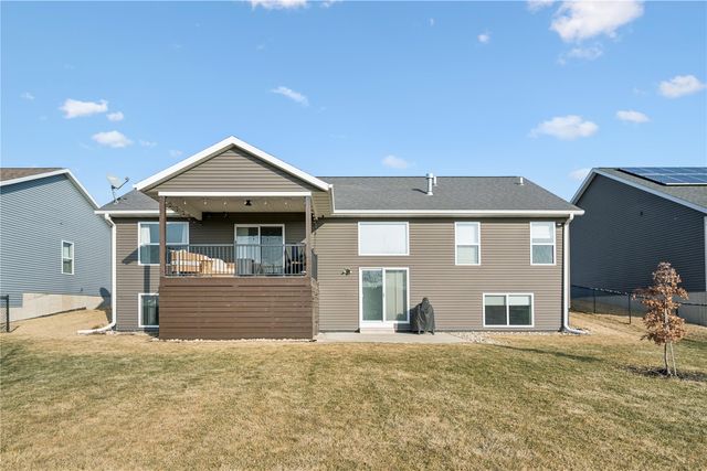 5946 Rock Ridge Dr, Marion, IA 52302