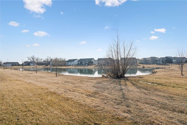5946 Rock Ridge Dr, Marion, IA 52302