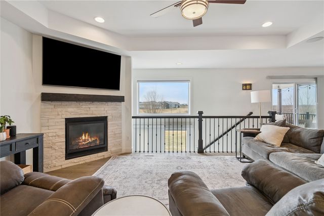 5946 Rock Ridge Dr, Marion, IA 52302