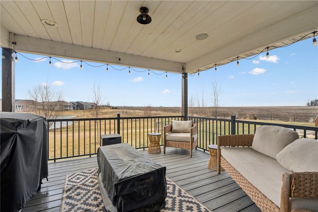 5946 Rock Ridge Dr, Marion, IA 52302