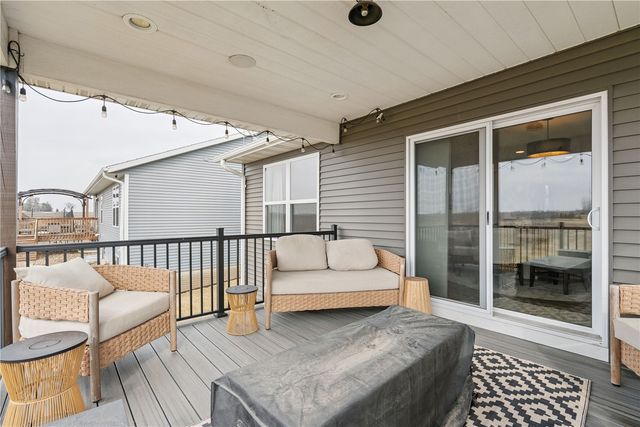 5946 Rock Ridge Dr, Marion, IA 52302