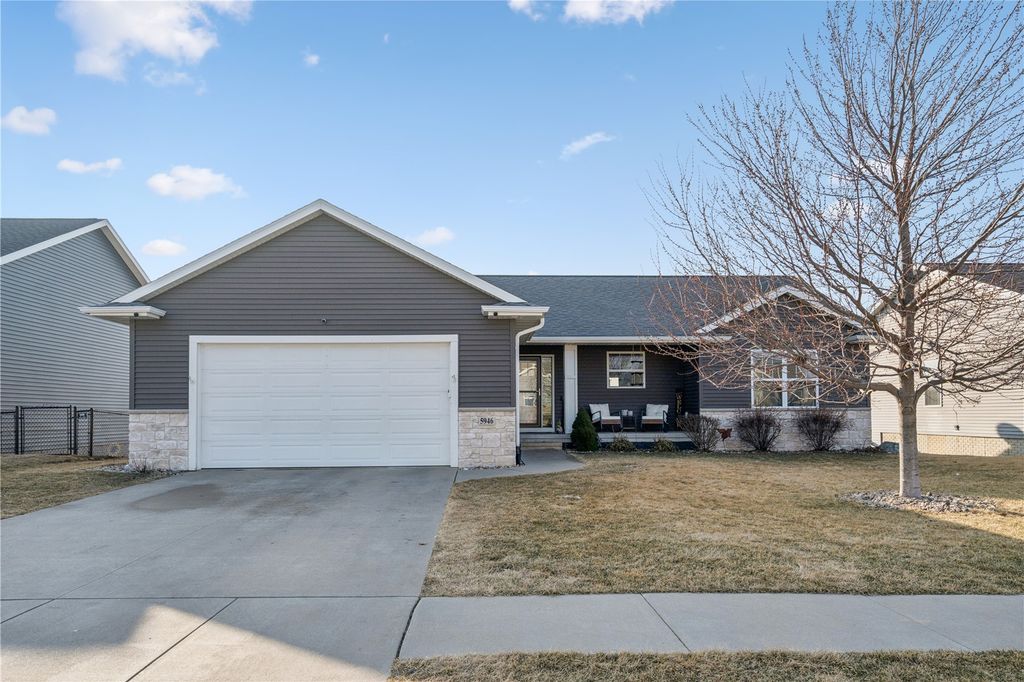 5946 Rock Ridge Dr, Marion, IA 52302