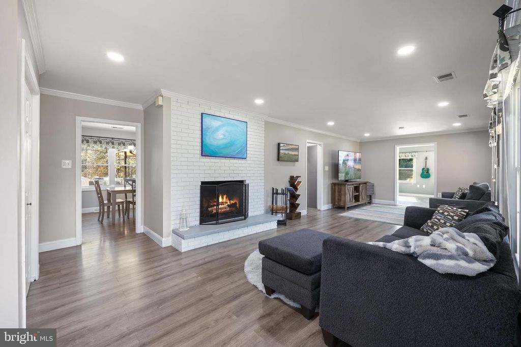 13827 SPRIGGS RD, Manassas, VA 20112