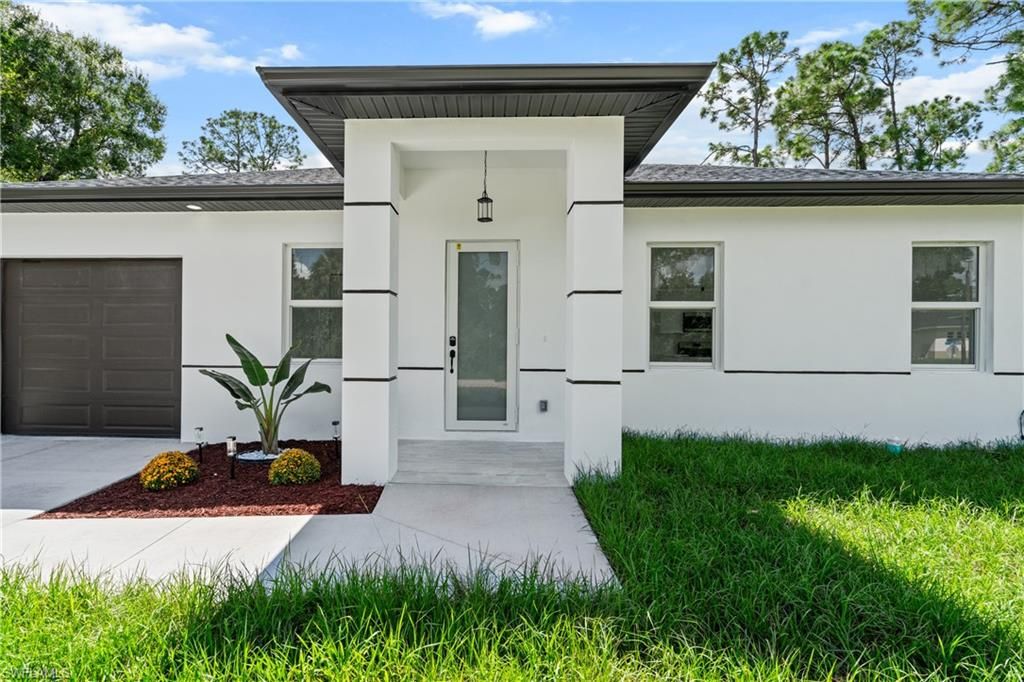 936 Anthony E, LEHIGH ACRES, FL 33974 — exterior