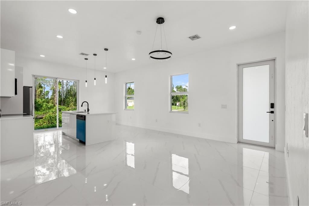 936 Anthony E, LEHIGH ACRES, FL 33974 — photo 3