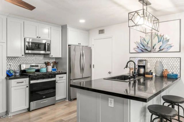 136 Tree Fern Court, Camarillo, CA 93010