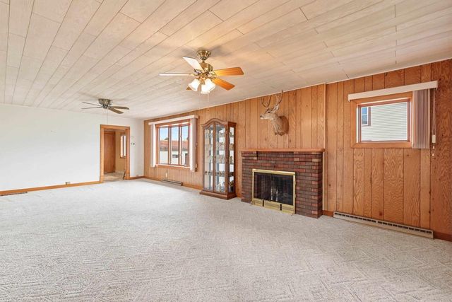 709 W NORTH WATER STREET, New London, WI 54961