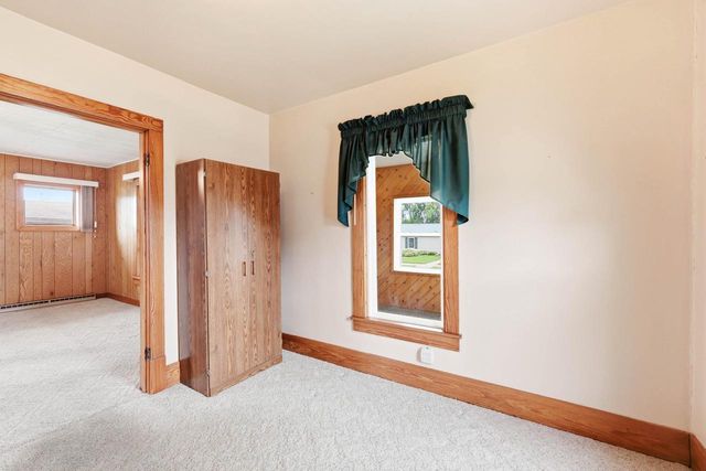 709 W NORTH WATER STREET, New London, WI 54961