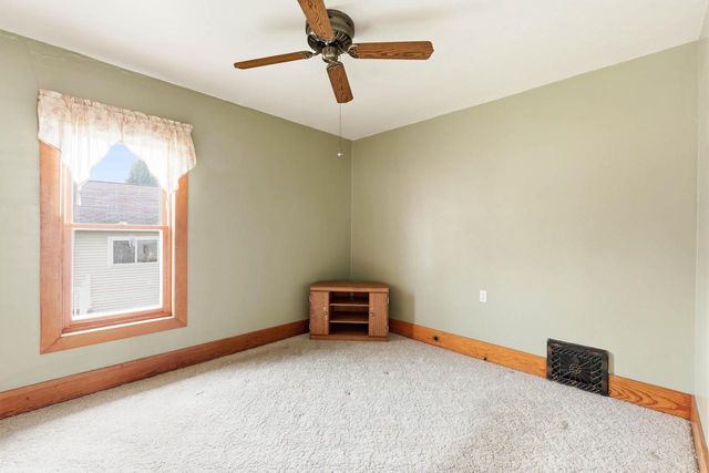 709 W NORTH WATER STREET, New London, WI 54961