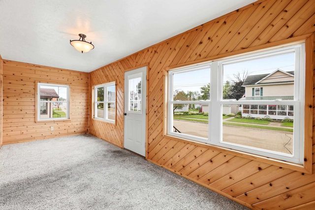 709 W NORTH WATER STREET, New London, WI 54961