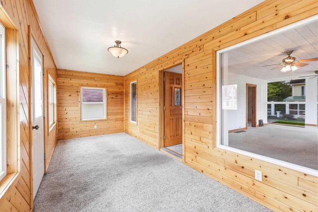 709 W NORTH WATER STREET, New London, WI 54961