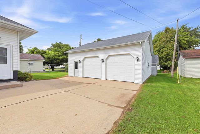 709 W NORTH WATER STREET, New London, WI 54961